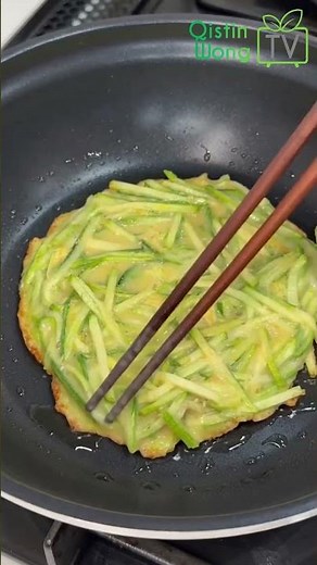 🔥低卡零負擔！神級「櫛瓜煎餅」🥒 免揉麵不加一滴水，外酥內軟滿滿清甜！