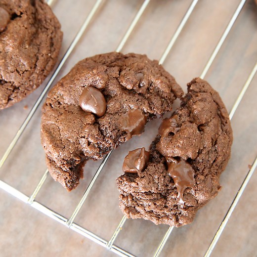 quick & easy double chocolate chip cookies {from a cake mix}