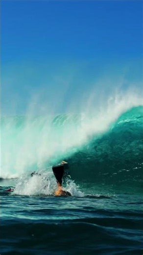 Banzai Pipeline EXPLODING