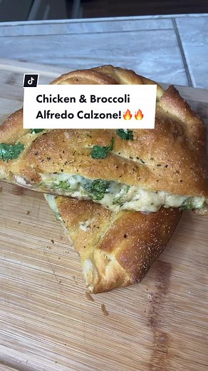 Delicious Chicken & Broccoli Alfredo Calzone Recipe