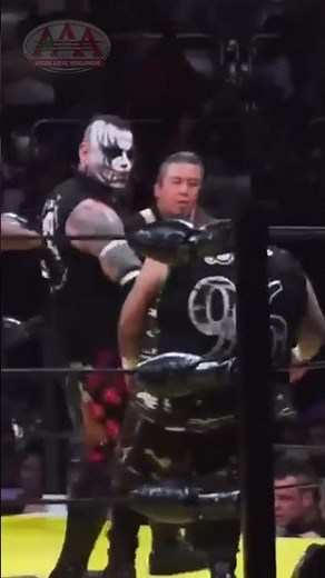 Gran duelo de fuerzas entre Pagano y Dave The Clown. #luchalibreaaa