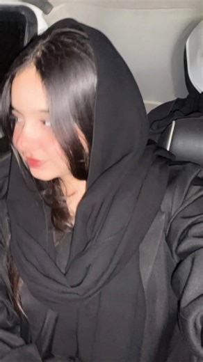 🎀 on Instagram: "日本正在研发智能交通系统，结合摄像头、激光雷达和Al算法来分析路面行人、车辆流量以及交通模式。系统会实时调节红绿灯和限速指示，避免拥堵和交通事故。 每天成千上万的车辆受益于这种自动化管理，尤其在繁忙的涩谷车站周边，高峰时间的通行效率得到了显著提升，同时汽车燃油消耗和尾气排放也得以降低，为城市环境改善提供了支持。 #日本 #交通 #人工智能 #智慧城市"