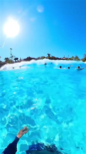 Crazy wave pool at Typhoon Lagoon first person POV!