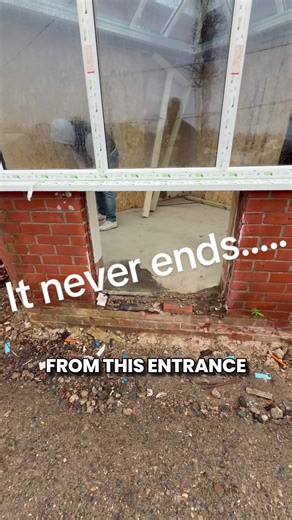 Changing the entrance on this bungalow renovation… ripped out the old conservatory and rebuilt it properly. Would you have done the same? #renovationproject #propertydeveloper #ukproperty #homereno #swiftreno