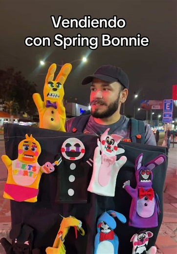 Vendiendo titeres con Spring Bonnie 😅 #fnaf #fnafedit #springtrap #vendedor #calle