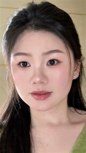 Daily Makeup Tutorial: Fiona Fang's Perfect Square Face Look