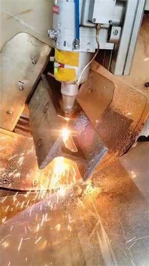 Laser cutting I-beams, steel cutting #cnc #thermalcutting #tubecuttingequipment #machine