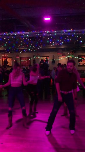 Line dancing at dixie with one of the legends 😋 @thelegendsdance #dixieroadhouse #fortmyers #linedancing #rudedude #churchtpain