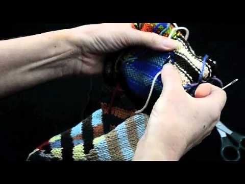 How to Knit Intarsia knitting Part 2 Darning Ends - k1p1 TV