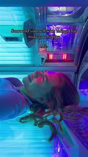 A sunbed at cocos always makes me feel happy 😌🔥❤️‍🔥 #fyp #foryoupage #cocosandstanningstudio #tanningsalon #sunbeds