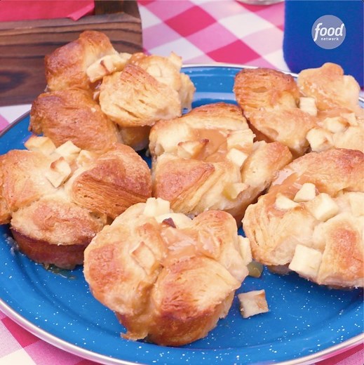 These caramel apple-STUFFED mini monkey breads come off the grill (yes, GRILL!) super gooey 🍏🍎🍏 Save the recipe on your Food Network Kitchen app: https://food-network.app.link/8b5s6ETcn7 | Food Network