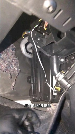 DACIA Duster 🌼 How to change the pollen filter? #maintenance #pollen #service