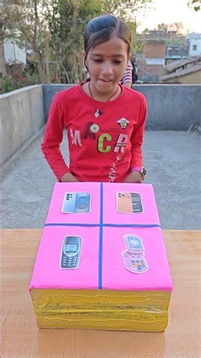 Favorite Free Mobile Phone Gift Choose Karo 😲 #shorts