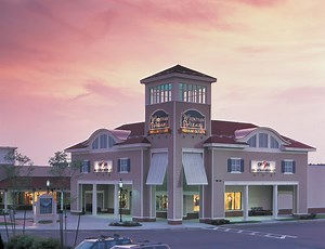 Wrentham Village Premium Outlets Spreads Love for the Holidays