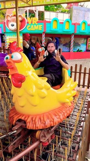 Messi naik ayam putih mata melotot lucu berkotek-kotek melaju kencang ada ronaldo juga 🐓 #chicken