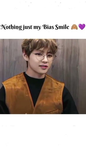 "Cute V Smile 😍💜"