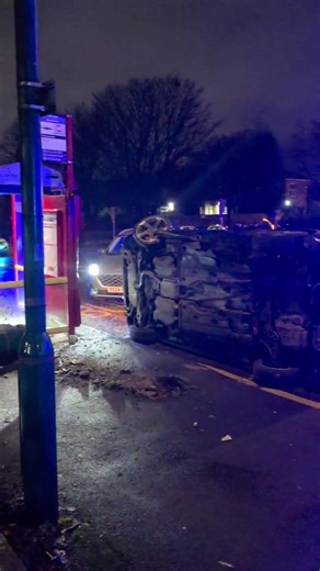 Leeds road police chase ends in RTC @fyp