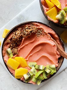 Strawberry Mango Smoothie Bowl