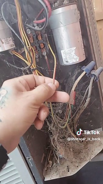 they say it not kewling #hvactechnician #fyp #blowthisup #acrepair #actips #badcapacitor #acnotworking #homeowner #dirtycondenser