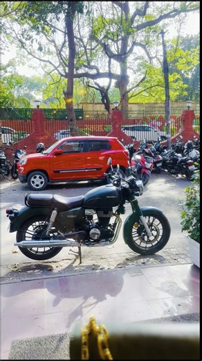 545K views · 4.1K reactions | A day that starts with bakeries and markets and ends at her favourite haunts is a day well spent for Roshni Misbah! All because of the All-New Honda CB 350, that didn't call it a day before she did! #HondaBigWing #CB350 #Partnered Honda BigWing India | HISTORY | Facebook