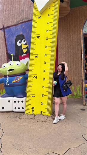 Aku tiba tiba mengecil #dewivanow #toystoryland #toystory | toy story land