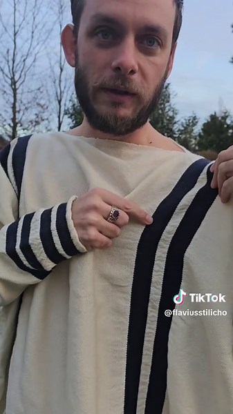 How did the Romans make their iconic tunic with the clavi stripes? #rome #romanempire #imperiumromanum #roma #spqr #fitcheck #fitgoeshard #history #romanhistory #romans #lateroman #historicfashion #historicalfashion