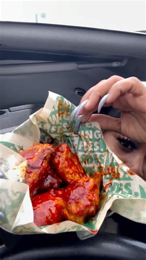 CheyCity 🌸♎️ | @wingstop New Fiery Lime Flavor 10/10 !!! 🍋‍🟩🍋‍🟩🔥Got me a quick 5 piece, sauce Was so good I forgot to use my ranch 😫 | Instagram