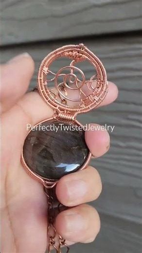 Wire Wrapped Locket, Variation Tutorial #perfectlytwistedjewelry #wireart