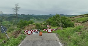 Modigliana, le frane hanno "inghiottito" strade e vigneti: le immagini catturate da un drone