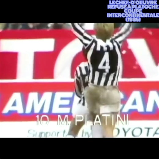 Le chef-d'oeuvre refusé à Michel Platini au sommet de son art... 8 décembre 1985 à Tokyo, la tradition veut que le champion européen rencontre le champion sud-américain pour décrocher la Coupe Intercontinentale, sponsorisée par Toyota. La Juventus, auréolée de son titre de Ligue des Champions malgré la tragédie du Heysel qui a assombri cette victoire, tente pour la deuxième fois de remporter ce trophée manquant à sa collection, après une première tentative infructueuse en 1973. Ironie du sort :