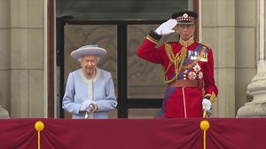 La reine Elizabeth II apparaît au balcon de Buckingham Palace pour son Jubilé 😍😍😍 | BFMTV