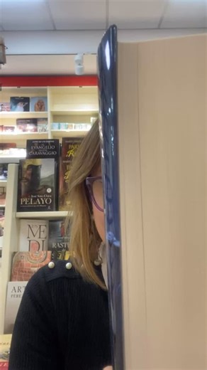 Lectora en apuros on Instagram: "No se roba! Pero hay hazañas que deben ser consideradas. #Bookstagram #humor #robo #novelahistorica #librosrecomendados"