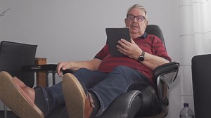 Ein « sagenhafter » Reiseführer: Sprachexperte Volmar Schmid sammelt Sagen und hat nun von jedem Oberwalliser Dorf mindestens eine