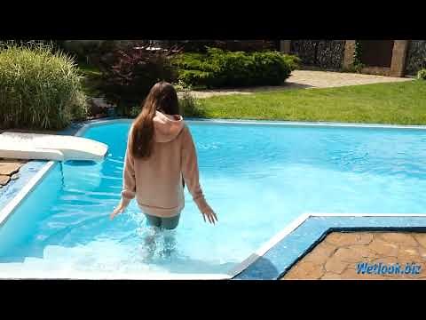 Wetlook Pool Adventure | Hoodie, Leggings & Sporty Style