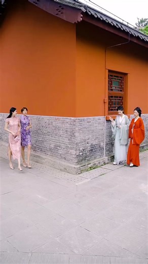 Exploring Chinese Traditional Clothing: Hanfu and Qipao