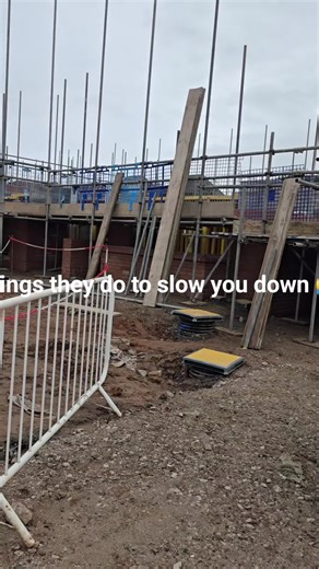 Teamwork Tales in Scaffolding: Handling Slowdowns