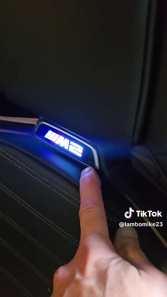 BMW M2 vs M4: Carbon Bucket Seats Comparison