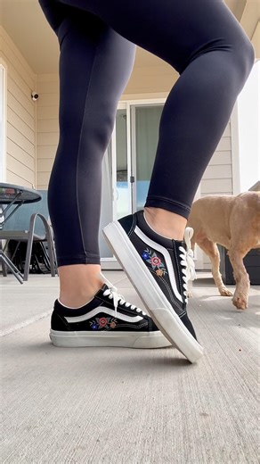 These lace-up Vans sneakers are everything 🌸