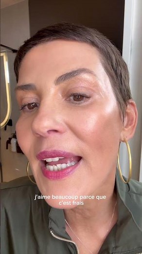 Rouge à Lèvres ultra tendance Magnifaik - Teint Açai - Cristina vous montre 2 façons de l'appliquer