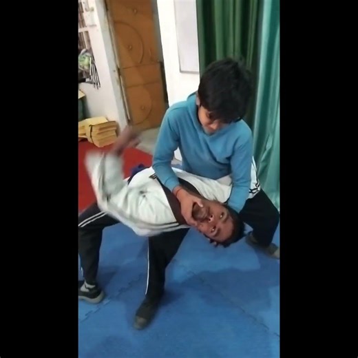 Danger Neck Lock Self Defense #selfdefance #fightback #kravmaga #tutorial #tranding #india #usa #mma
