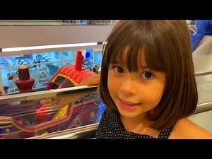 Fomos Brincar na Piscina de Bolinha e Pula Pula GIGANTES!!! Vídeo Infantil