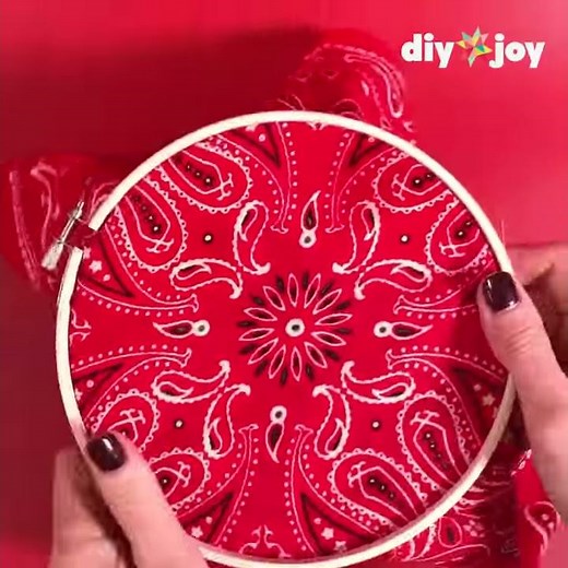 DIY Bandana Wall Art Tutorial | Easy Country Crafts and Rustic Home Decor