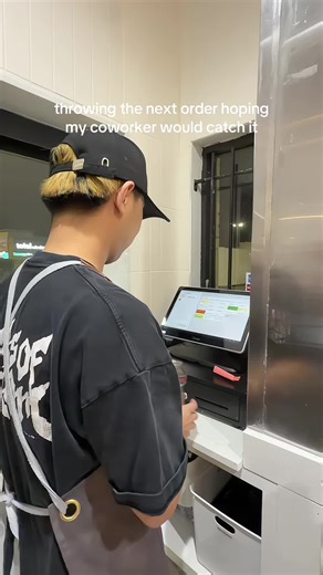 Fresh Drinks and Busy Hands at The Bep Teahouse