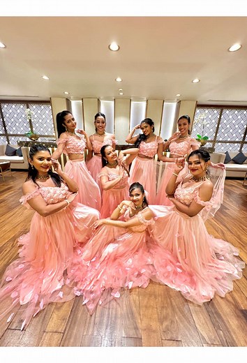 Samanal Hanguman 💕 @Shashikala Harshani @HanziButtercup @Sandu Mahabalage🥀 @Talia Raquel @Prim Dytto @nethma gamlath @Itsnivii🎀 @savani #ureaharavihari #muddrikadancestudio #dance #sinhalasong #weddingdance #filmsong #dancecover #pink #girls #srilanka