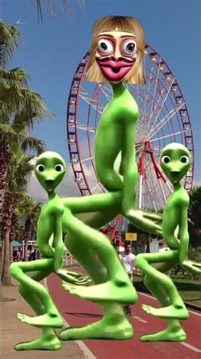 Dame to cosita/Three Green Alien Funny Dance #shorts #youtubeshorts #funny #aliencostume