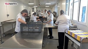 HANDICAP : L’INSERTION PAR LE CHOCOLAT Du 17 au 23 novembre 2025, c'est la 29e édition de la semaine européenne pour l’emploi des personnes handicapées. En France la majorité des emplois de personnes en situation de handicap sont fournis par des ESAT « établissement et service d'accompagnement par le travail » Il y en a une trentaine en Loire-Atlantique. Nous sommes allés visiter celui de Gétigné près de Clisson. Il fait du maraichage, de l'entretien d’espace vert, de la sous-traitance industrie