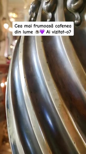 🇭🇺 2011 este anul în care New York Café Budapesta a primit titlul de „cea mai frumoasă cafenea din lume”. Ce poate fi atât de spectaculos, ați fi tentați să spuneți? Este doar o cafenea. Ei bine, nu este doar o simpla cafenea, ci este un loc de poveste al aristocrației renascentiste. Eleganța, rafinamentul și opulența șe vad și se simt până la cel mai mic detaliu. 👉 Urmărește-mă și pe Instagram 👉👉 #anapedia #budapesta #budapest #newyorkcafebudapest #hungary🇭🇺 #travelinspiration #travellin