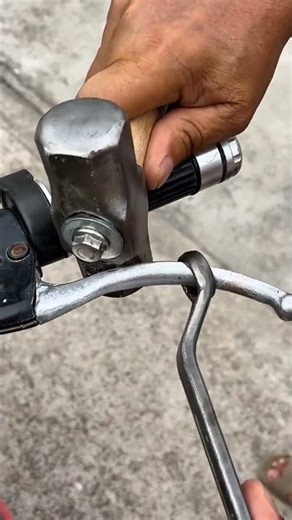 This is a simple way to straighten your motorbike brake handle easily #diyprojects #diycrafts
