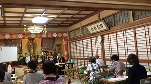 【梵音 ぼんのん】 ◆阿字の子が阿字のふるさと立ちいでて また立ち帰る阿字のふるさと◆ この御詠歌は、 弘法大師の甥であり、 また、弟子であった智泉大徳が若くしてご逝去された折、弘法大師が大師様が読まれたとされていますが、 一説には智泉大徳が、 嘆き悲しまれるお大師様の夢枕に立たれて、 詠まれたとも言われています。 哀しい哉 哀しい哉 哀れが中の哀れな | 清水大師寺
