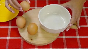 31K views · 357 reactions | Here's how to remove a broken egg shell easily :D #MAGGIKitchenTips | MAGGI | Facebook